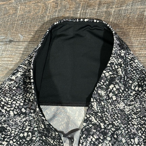 NWOT SPANX Faux Leather Snake Shine Grey Snakeskin Print Leggings 2X - Picture 11 of 12